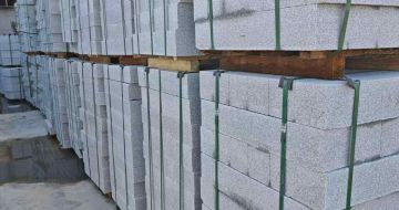 昭通芝麻白路牙石，路侧石