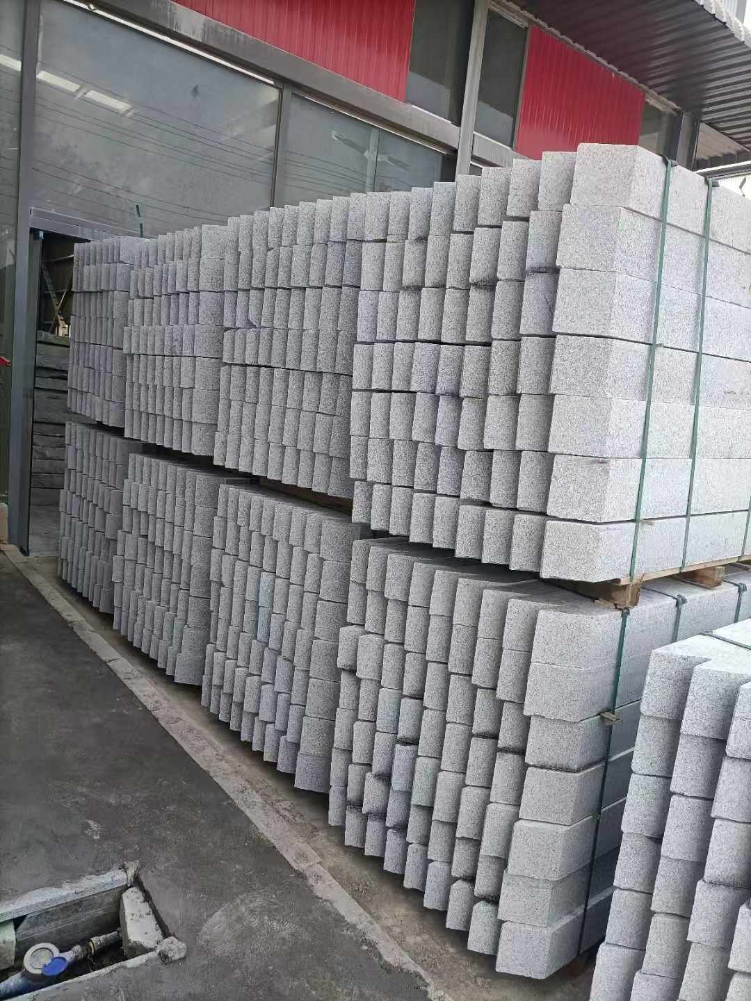 昭通芝麻白树围石 树池